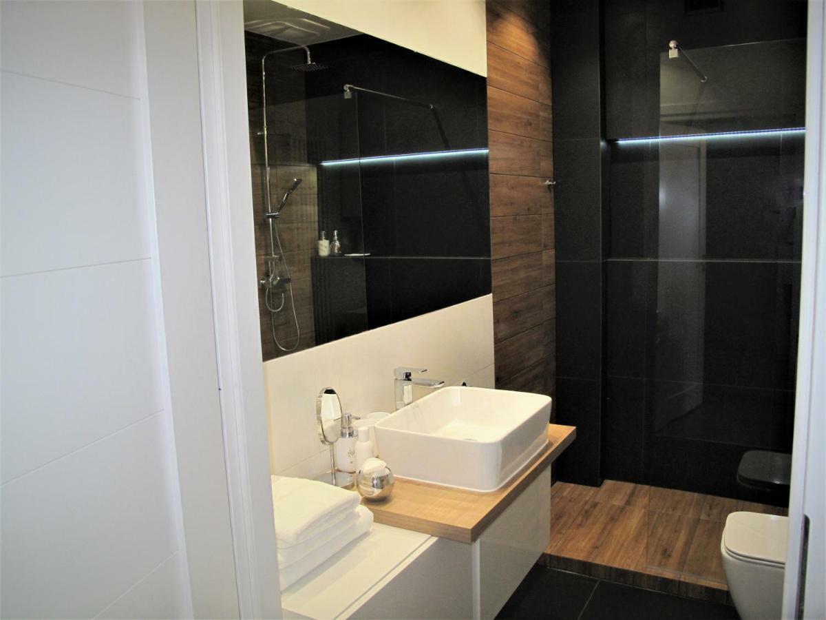 Apartament By The Way Daire Wrocław Dış mekan fotoğraf